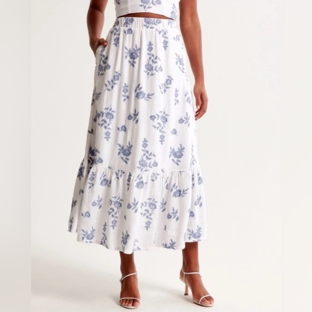 Abercrombie & Fitch White and Blue Floral Embroidered Maxi Skirt XS